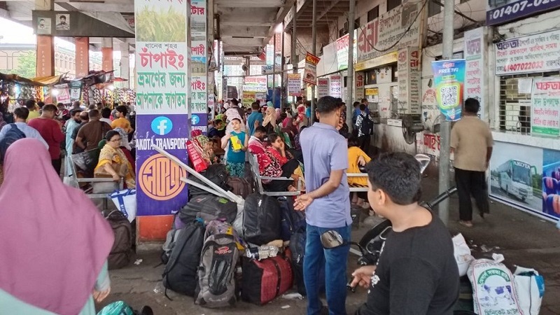 সাত দিনের ঈদ ছুটি শুরু, আজ থেকেই ঘরমুখো মানুষের ঢল
